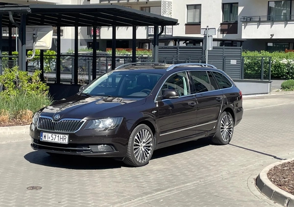 Skoda Superb cena 47300 przebieg: 247000, rok produkcji 2013 z Warszawa małe 67